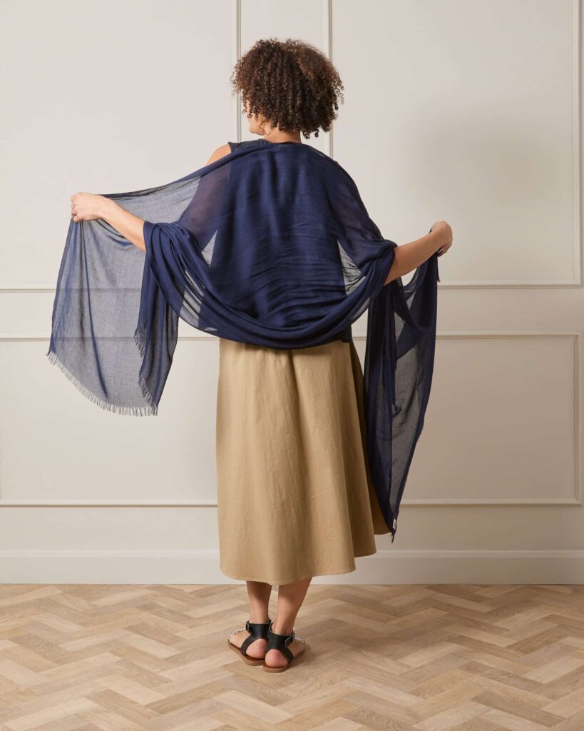 Chalk Iggy Scarf in Navy