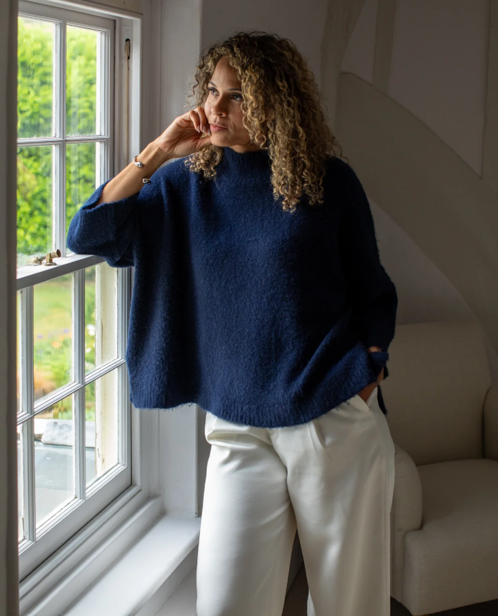 Chalk Vicki Jumper | Fluffy | Navy