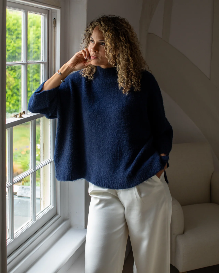 Chalk Vicki Jumper | Fluffy | Navy
